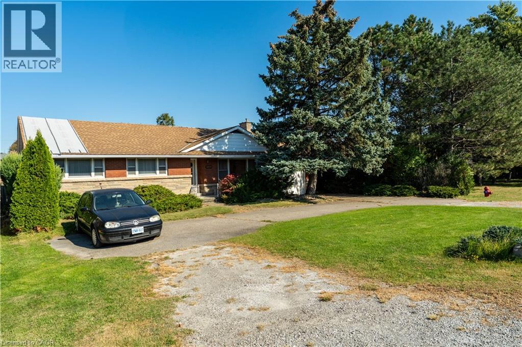 1023 North Service Road Property Photo 2