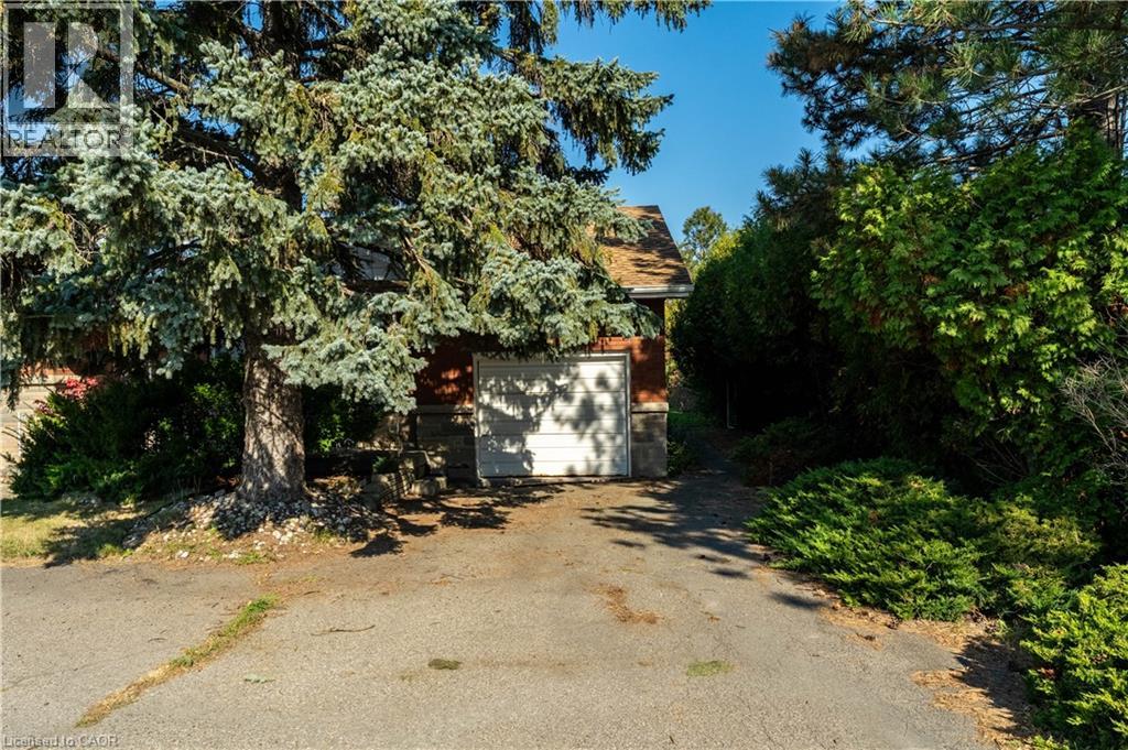 1023 North Service Road Property Photo 8