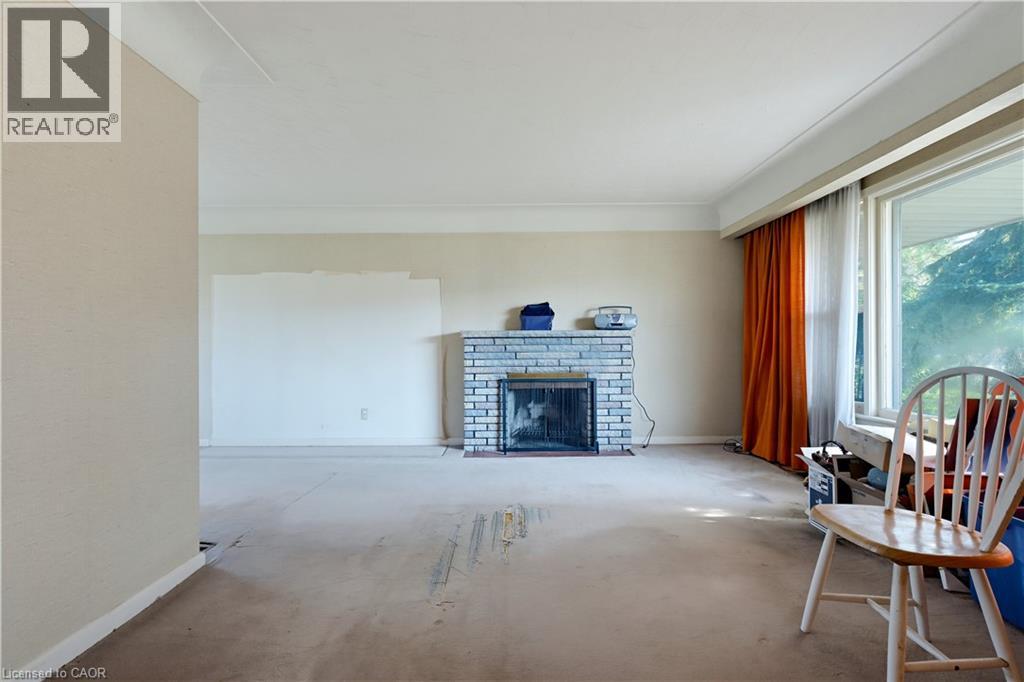 1023 North Service Road Property Photo 10