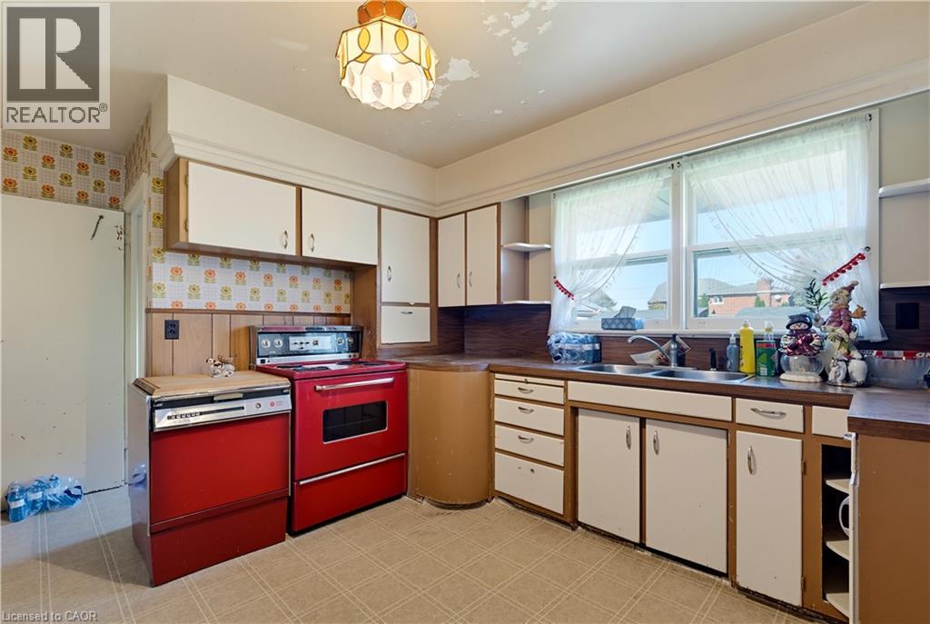 1023 North Service Road Property Photo 16