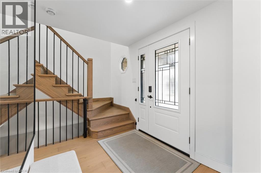 128 Sunpoint Crescent Property Photo 4