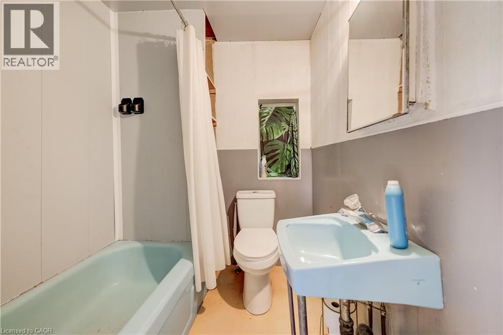 745 Binning Street W Property Photo 9