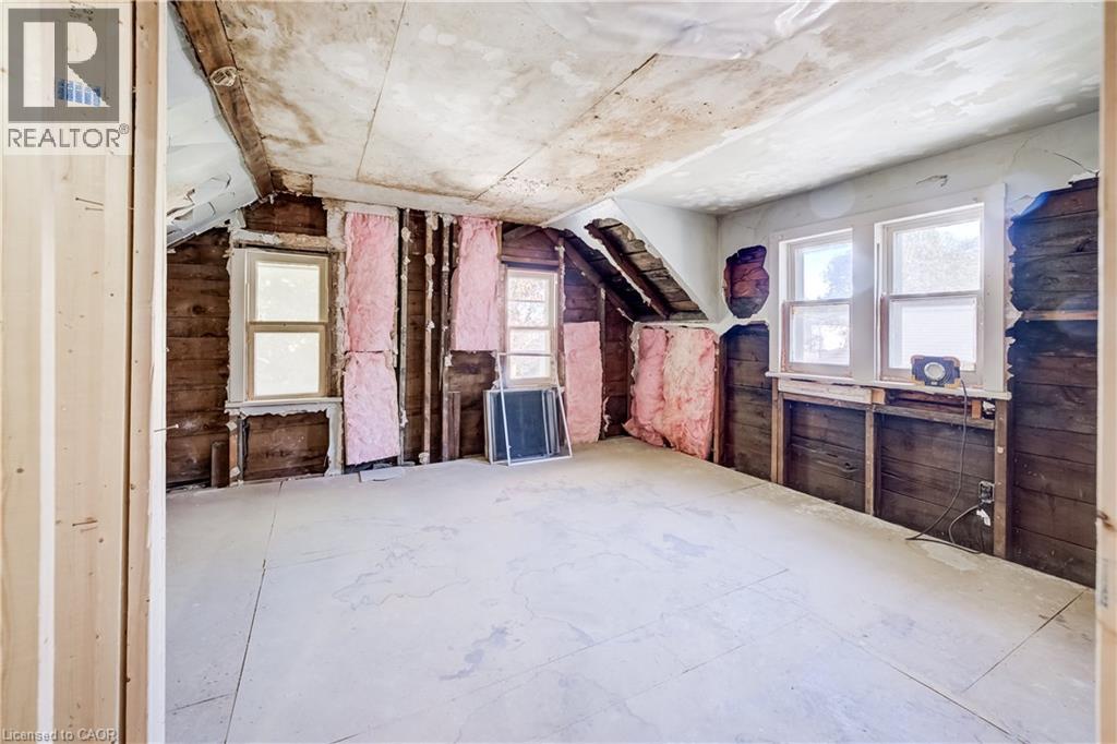745 Binning Street W Property Photo 16