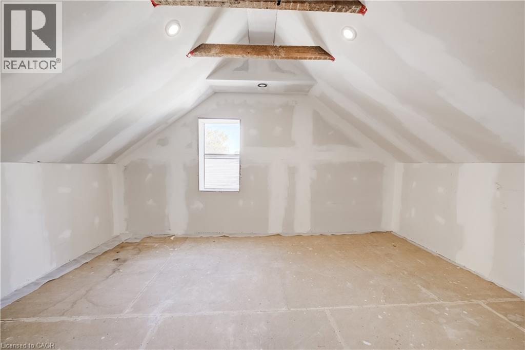 745 Binning Street W Property Photo 20
