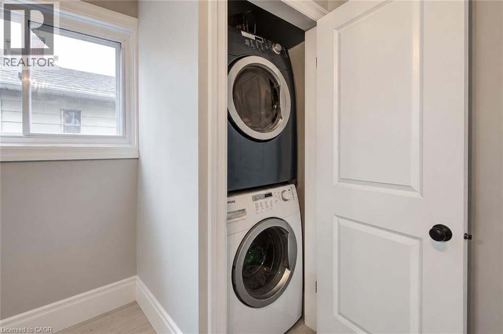 218 Catharine Street N Property Photo 13