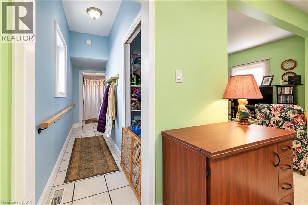 218 Catharine Street N Property Photo 29