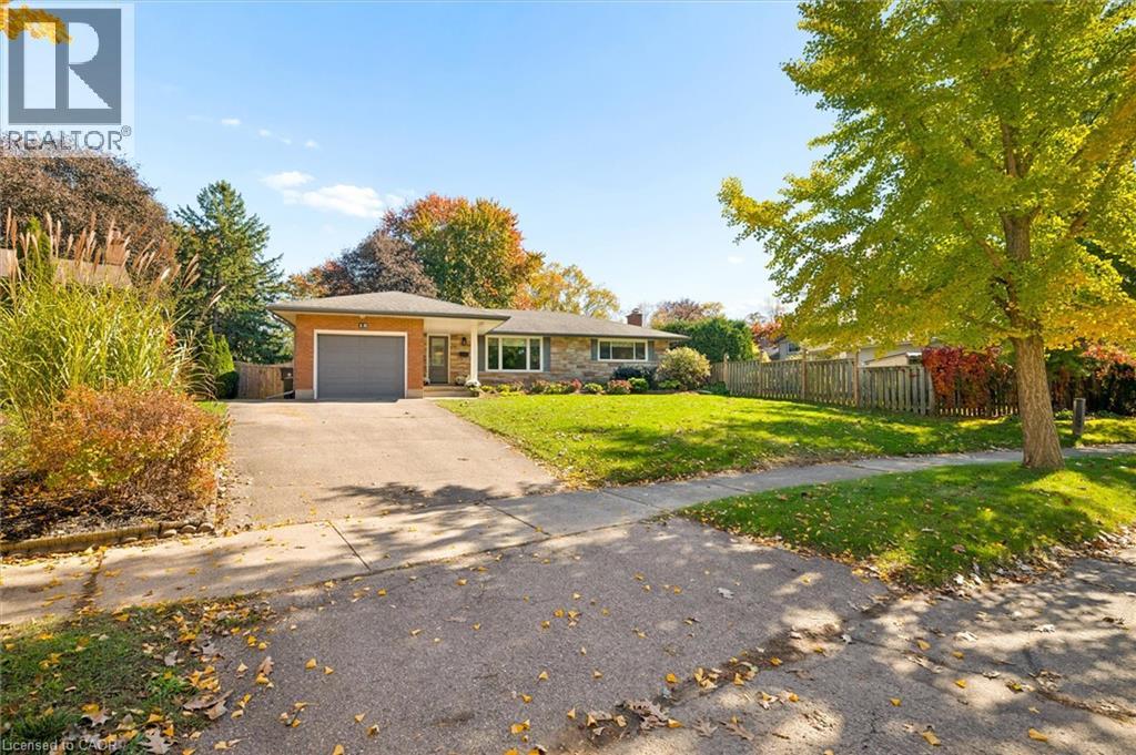 18 Evelyn Crescent Property Photo 3