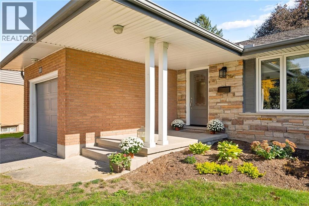 18 Evelyn Crescent Property Photo 5