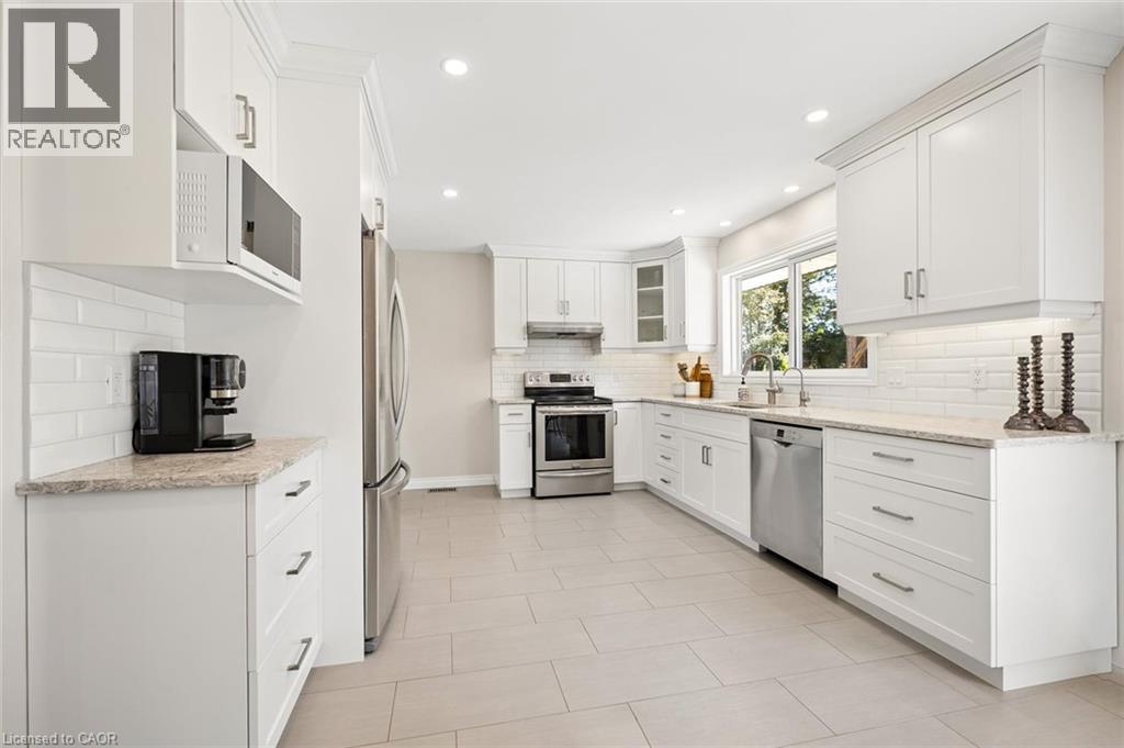 18 Evelyn Crescent Property Photo 7