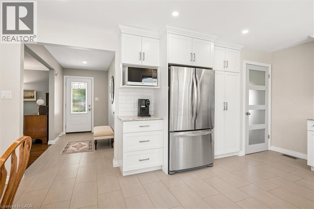 18 Evelyn Crescent Property Photo 9