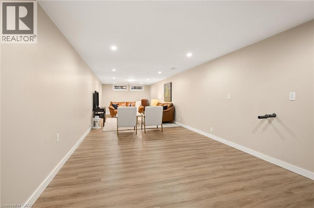18 Evelyn Crescent Property Photo 19
