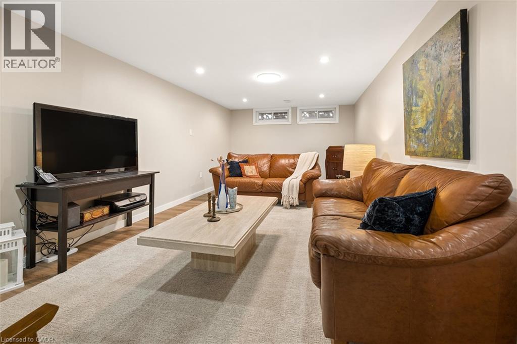 18 Evelyn Crescent Property Photo 20