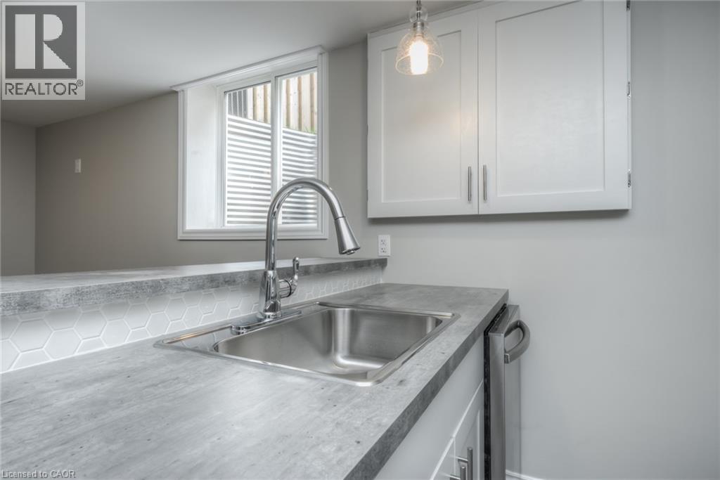 223 Highview Drive Unit# Lower Property Photo 7