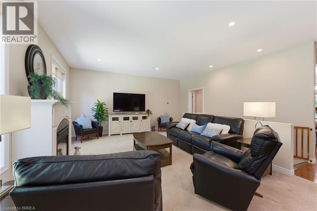 301 Governors Road E Property Photo 5