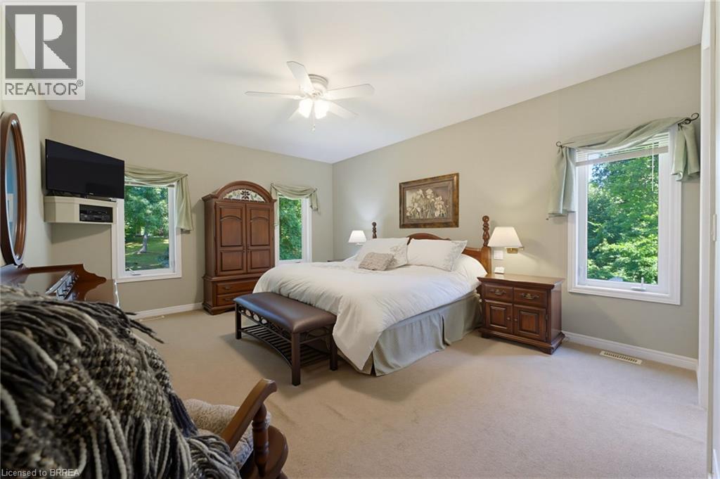 301 Governors Road E Property Photo 11