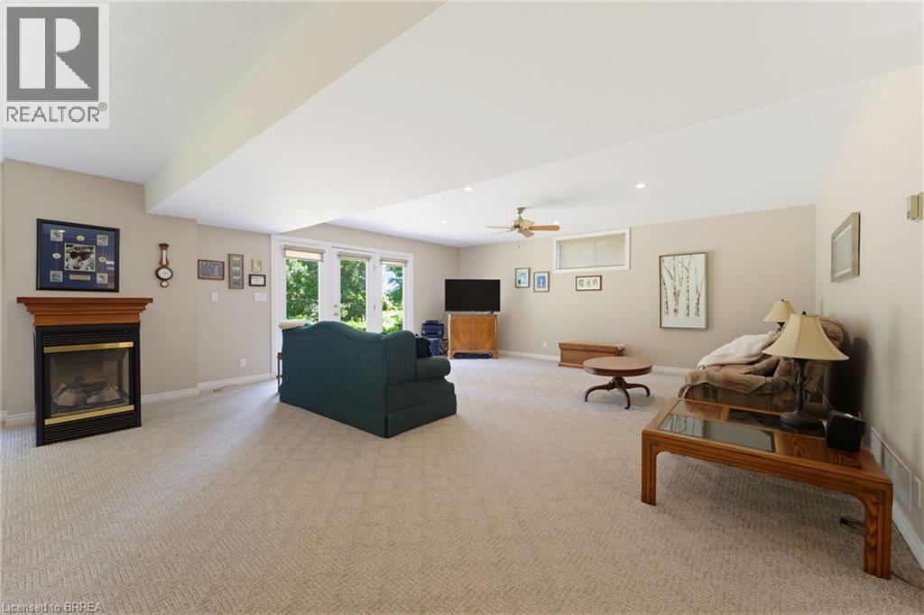 301 Governors Road E Property Photo 15