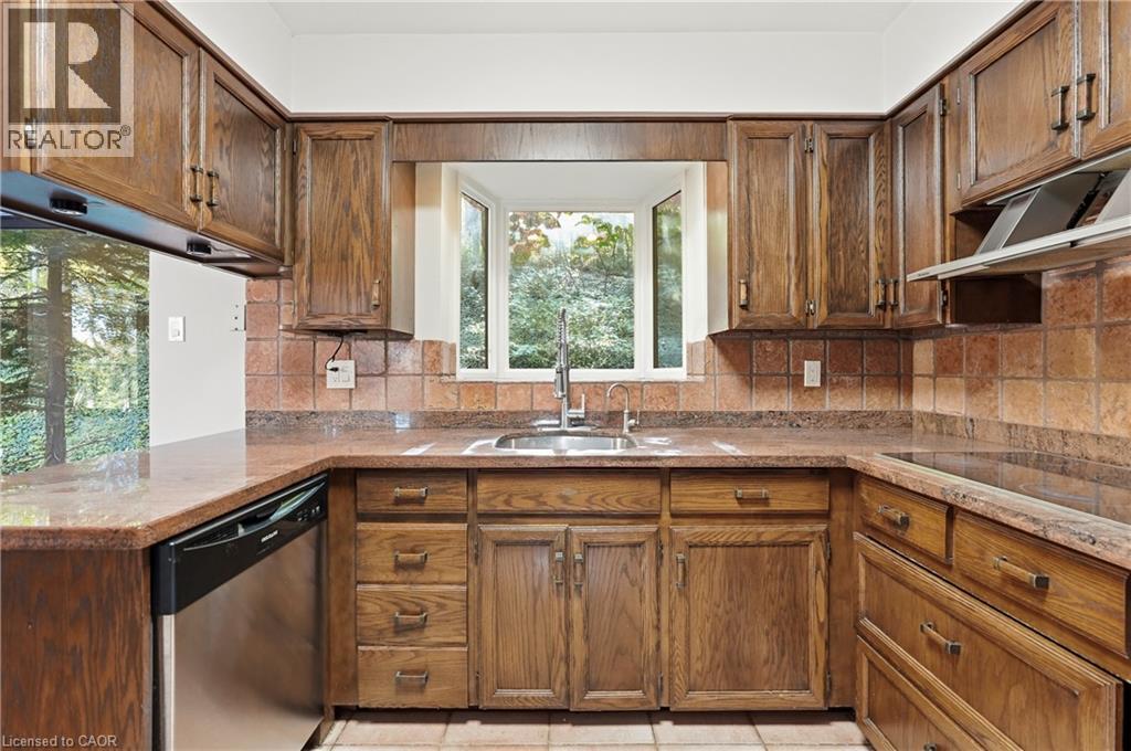 259 Main Street W Property Photo 8