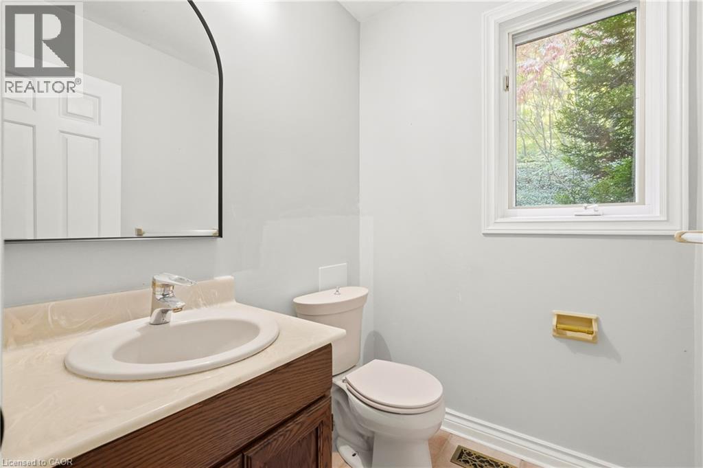 259 Main Street W Property Photo 10