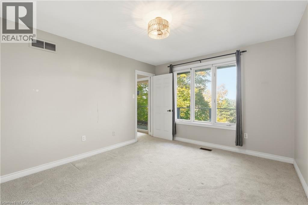 259 Main Street W Property Photo 11