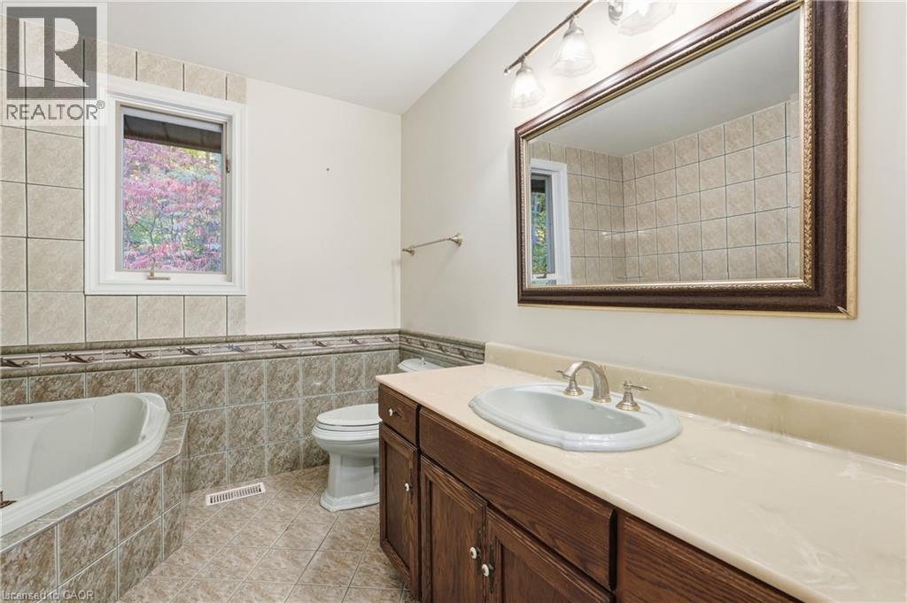 259 Main Street W Property Photo 17