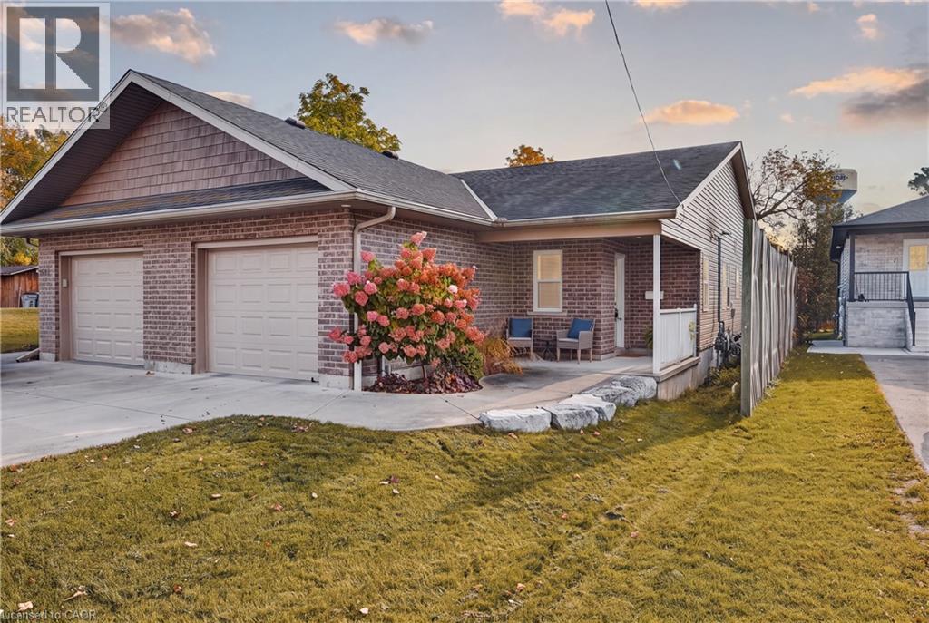 628 Elizabeth Street W Property Photo 1