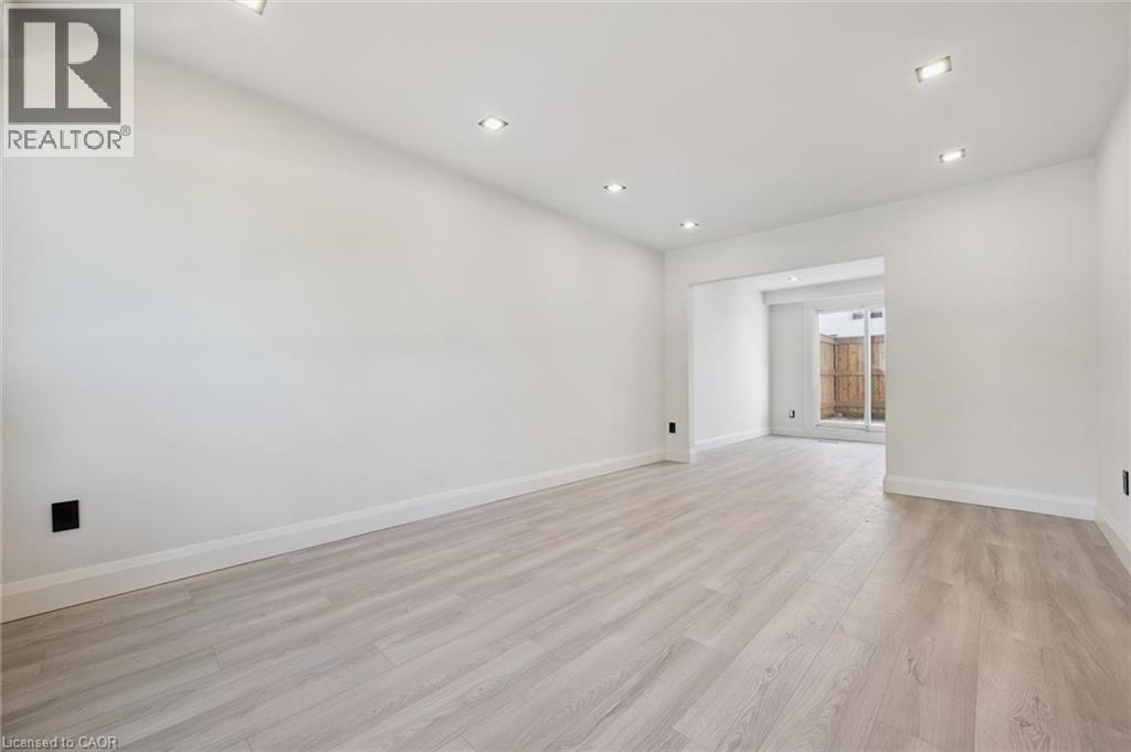 5475 Lakeshore Road Unit# 107 Property Photo 4
