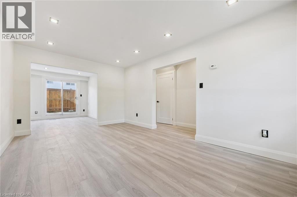 5475 Lakeshore Road Unit# 107 Property Photo 5