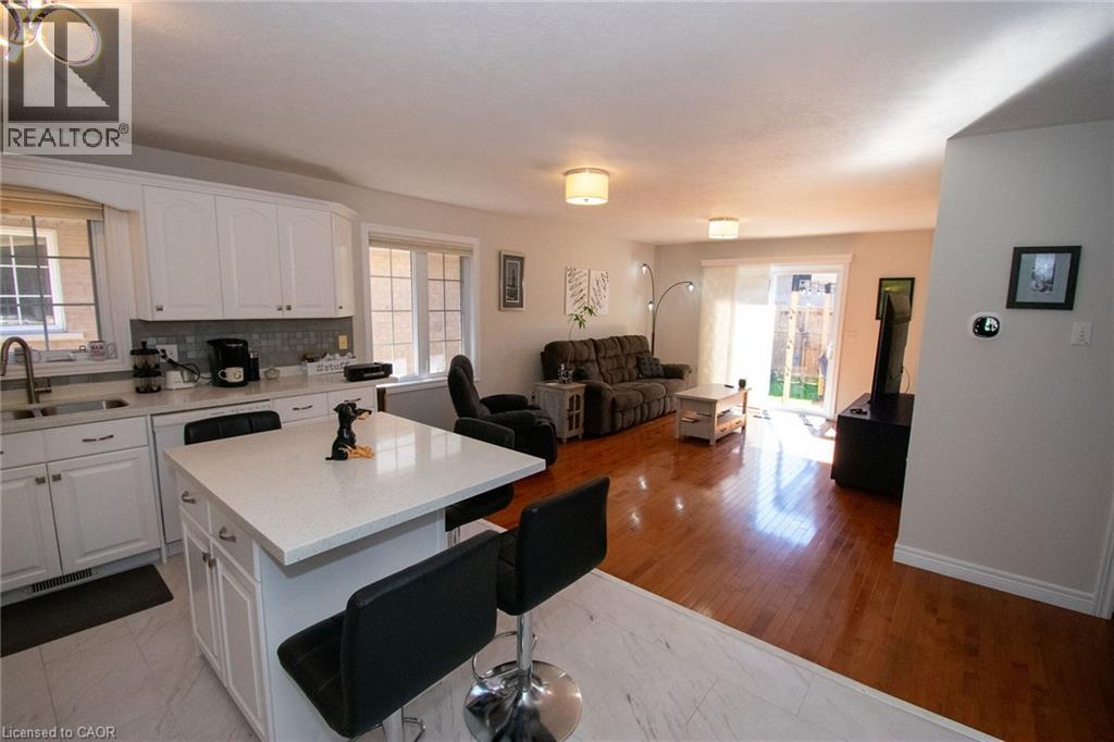 124 Forest Street E Property Photo 5