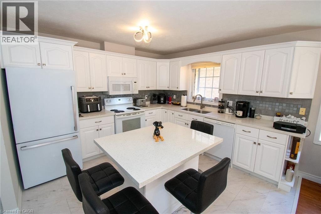 124 Forest Street E Property Photo 7