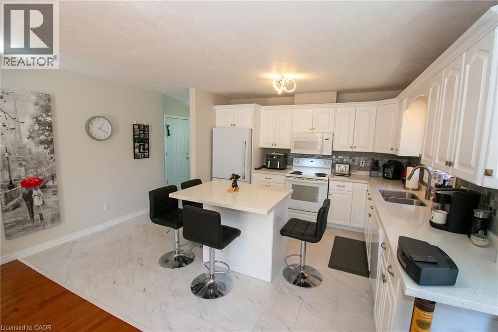 124 Forest Street E Property Photo 8