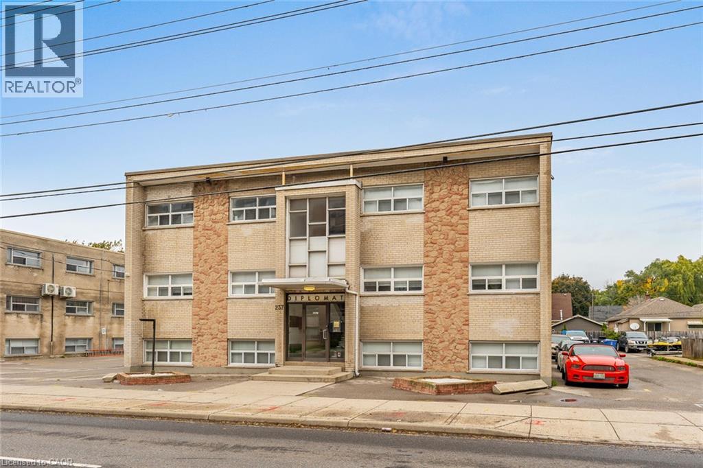 237 Mohawk Road E Unit# 12 Property Photo 2