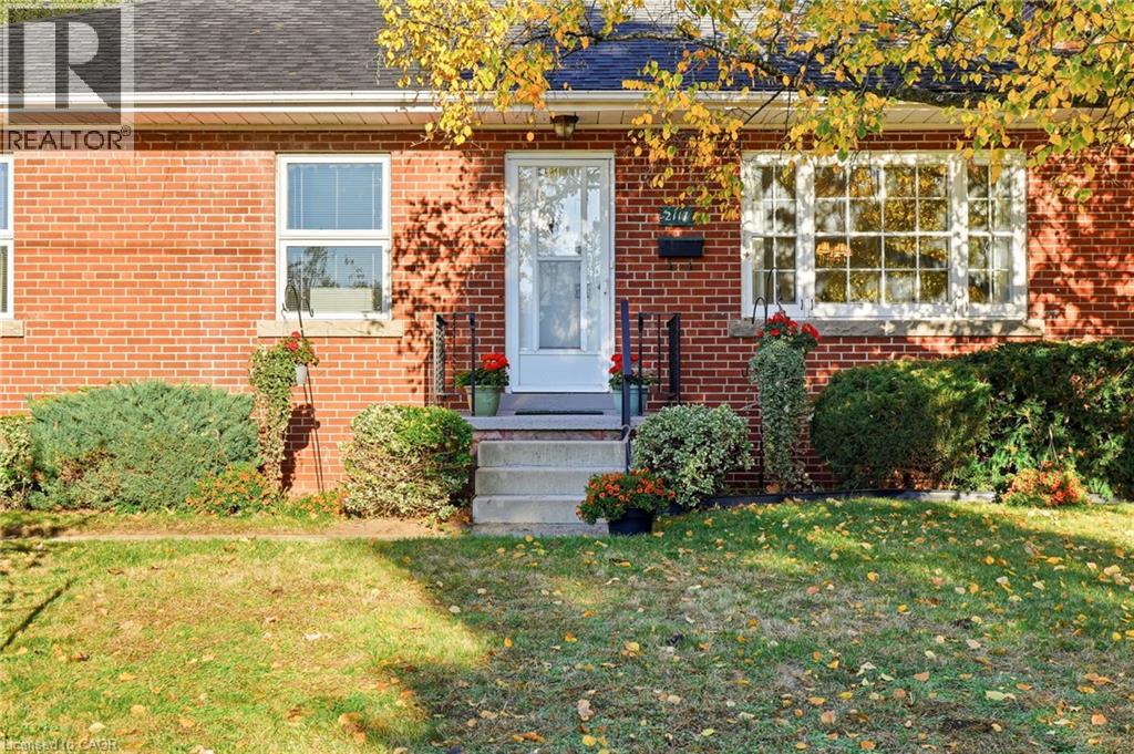 2117 Maplewood Drive Property Photo 3