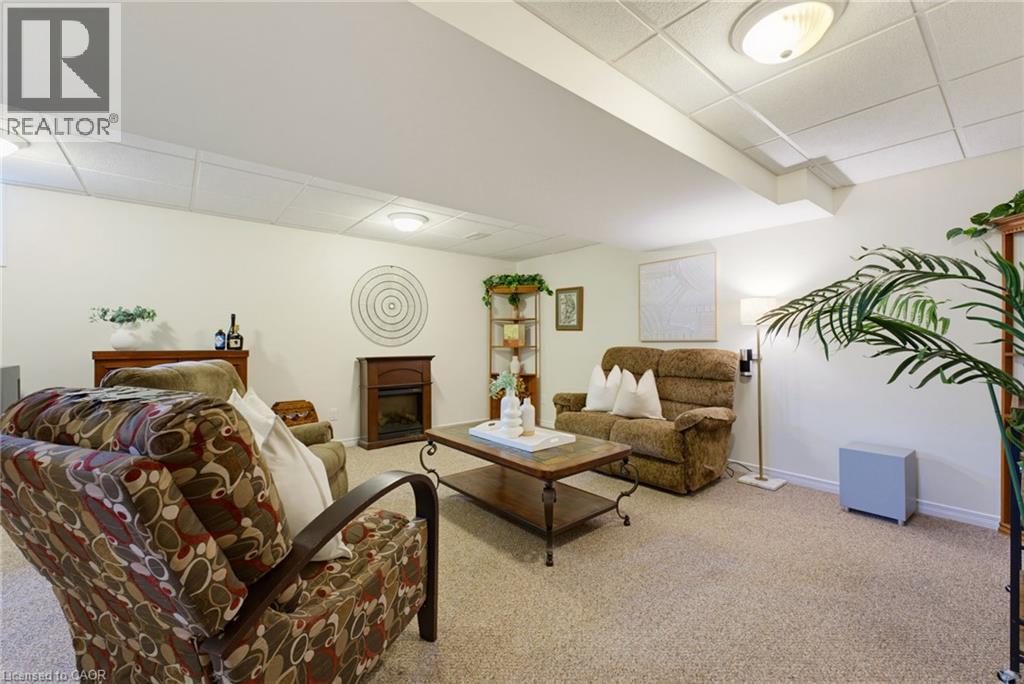 934 Zeller Crescent Property Photo 17