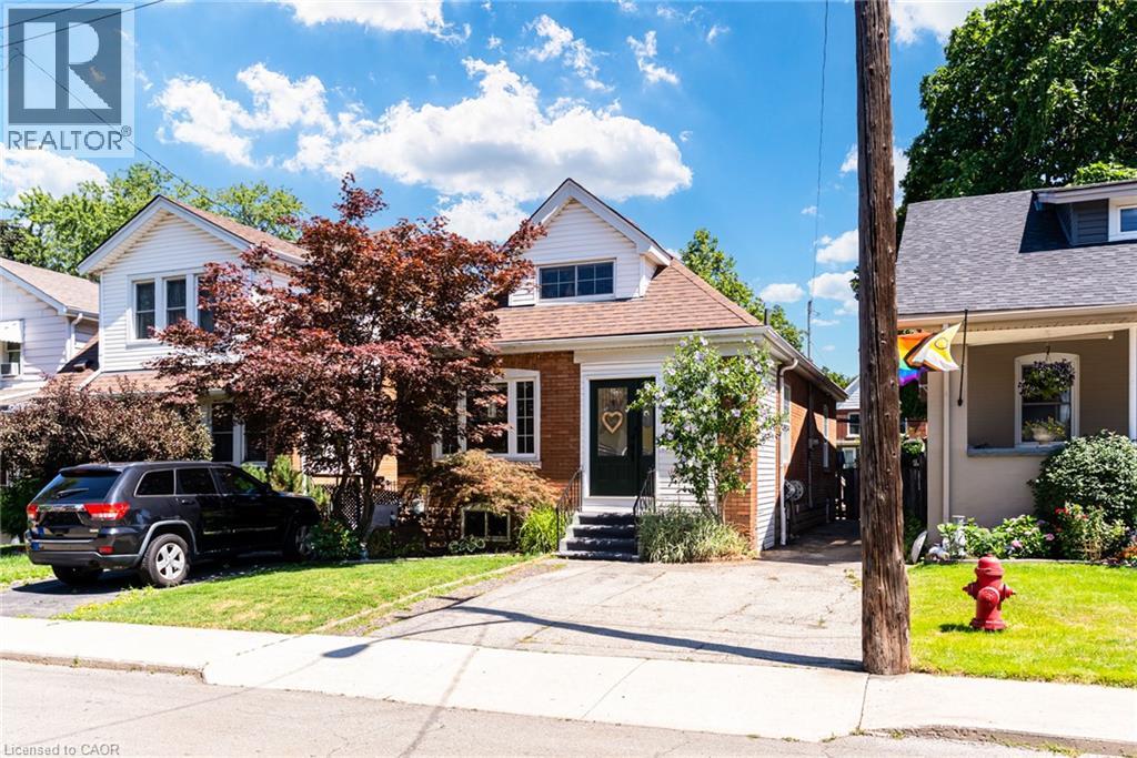 175 Rosslyn Avenue S Property Photo 4