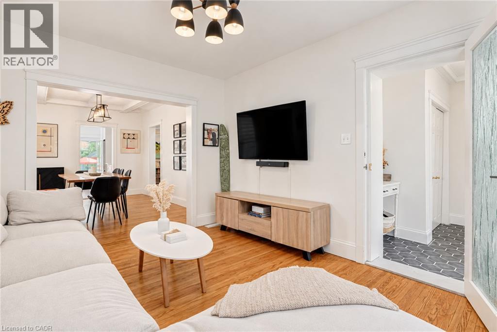 175 Rosslyn Avenue S Property Photo 10