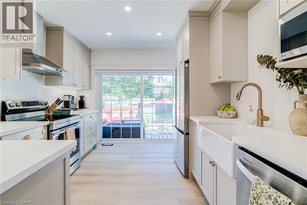 175 Rosslyn Avenue S Property Photo 14