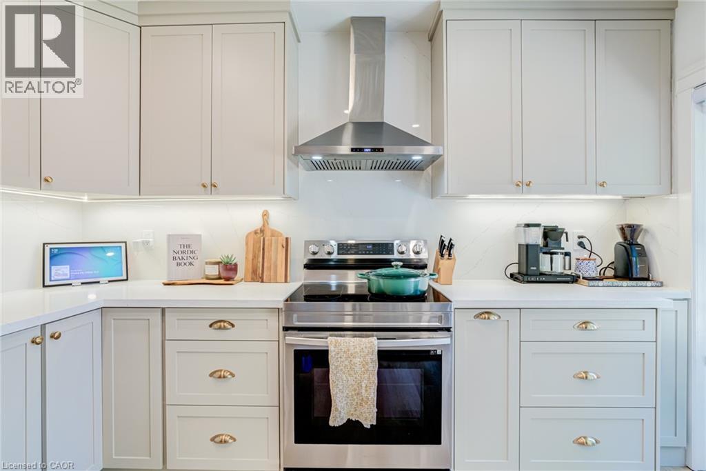 175 Rosslyn Avenue S Property Photo 15