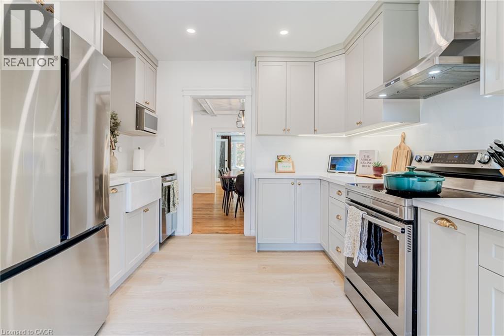 175 Rosslyn Avenue S Property Photo 16