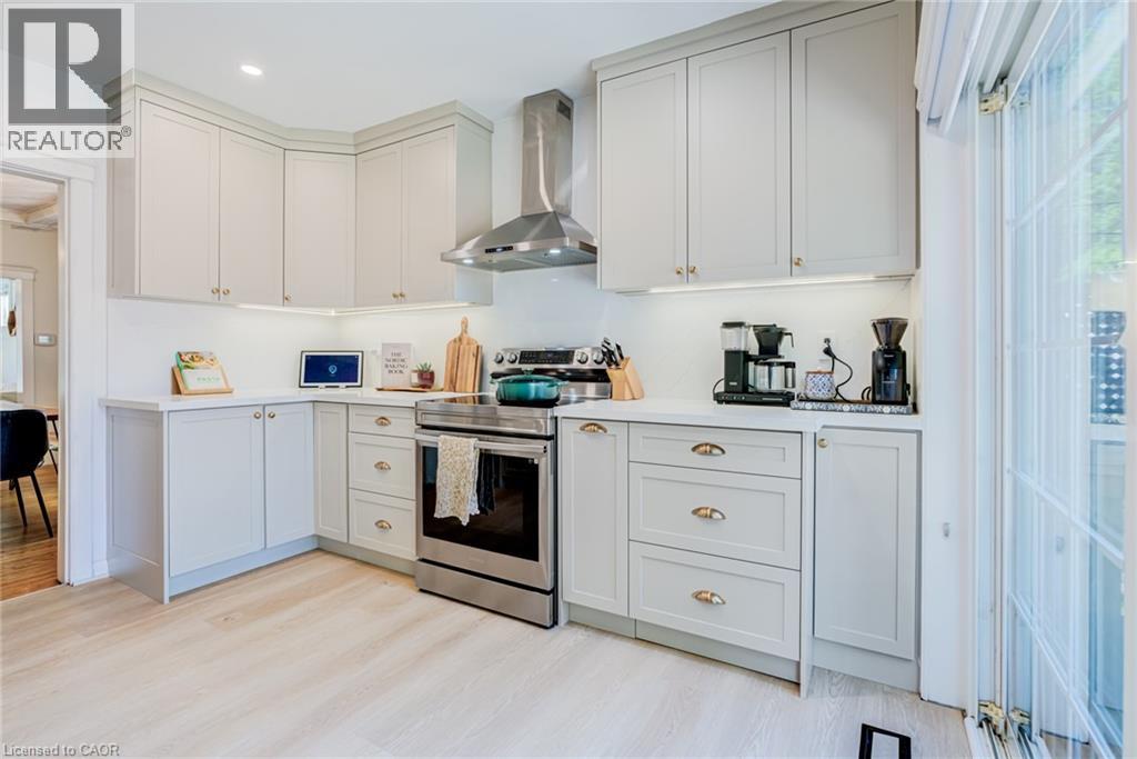 175 Rosslyn Avenue S Property Photo 17