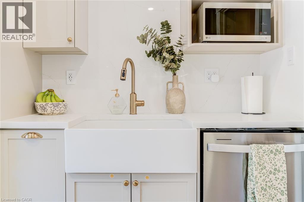 175 Rosslyn Avenue S Property Photo 19