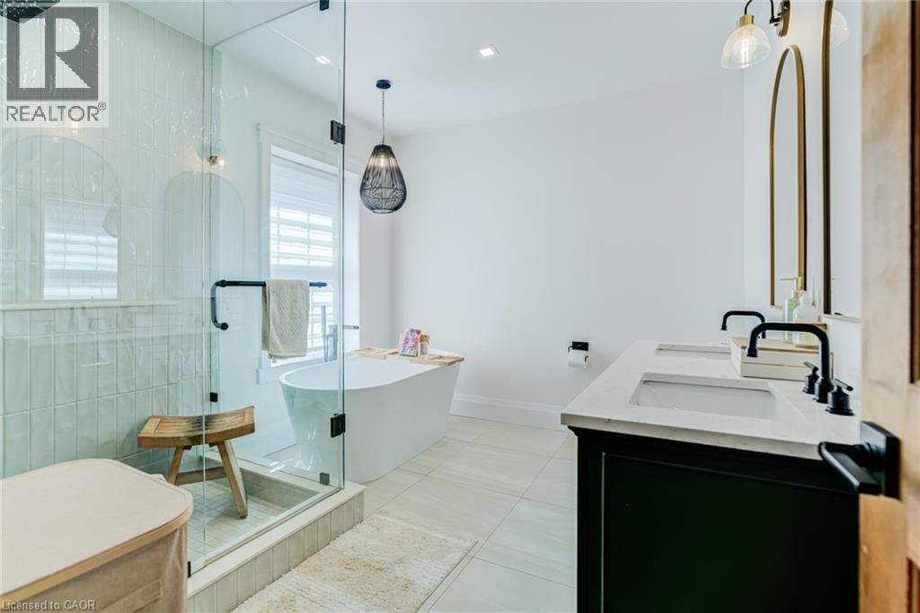 175 Rosslyn Avenue S Property Photo 23