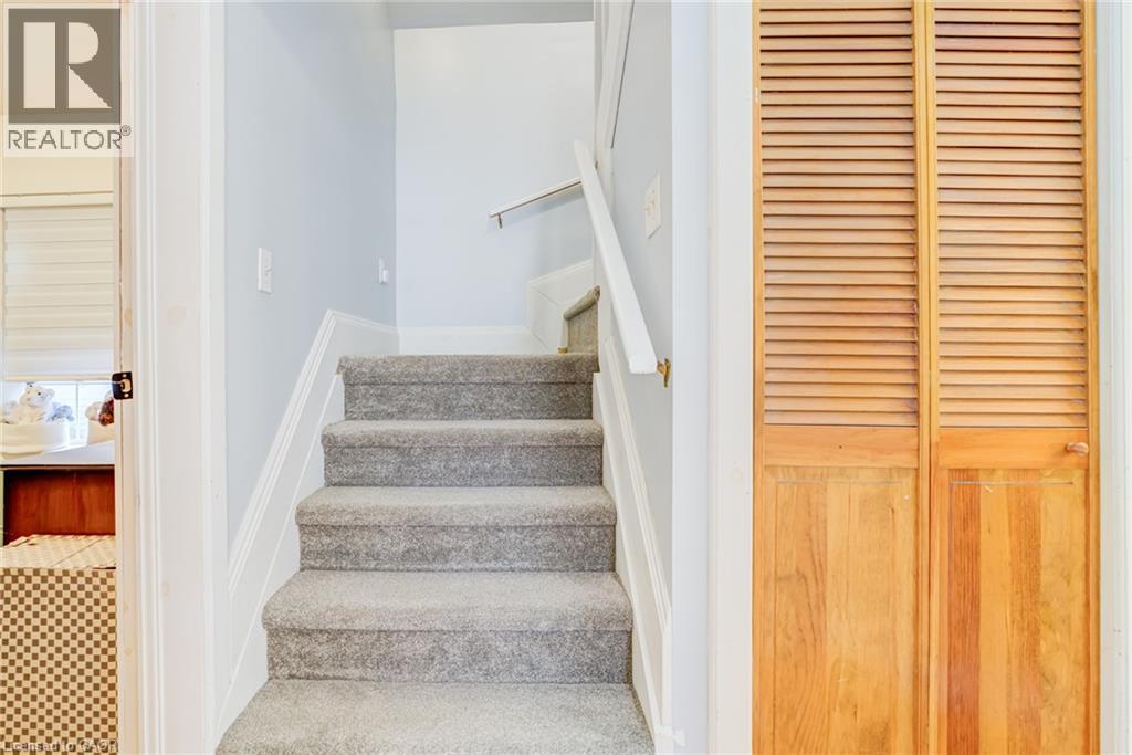 175 Rosslyn Avenue S Property Photo 26