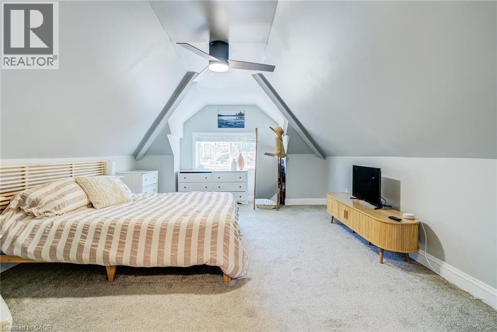 175 Rosslyn Avenue S Property Photo 27