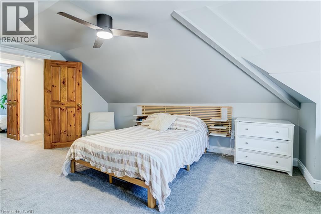 175 Rosslyn Avenue S Property Photo 28