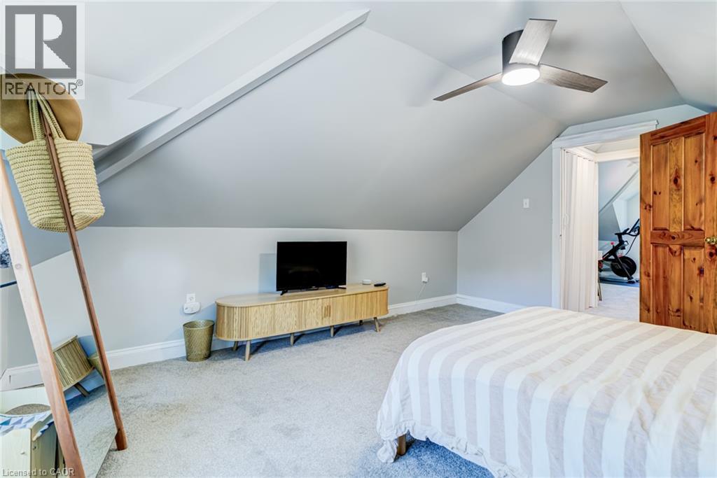 175 Rosslyn Avenue S Property Photo 29