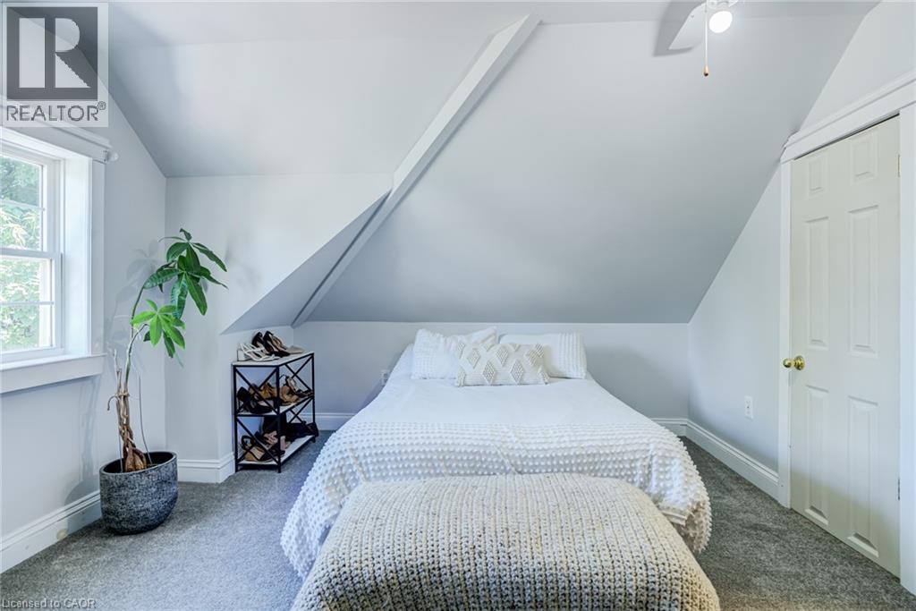 175 Rosslyn Avenue S Property Photo 30