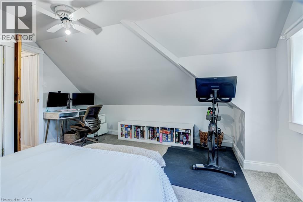 175 Rosslyn Avenue S Property Photo 31