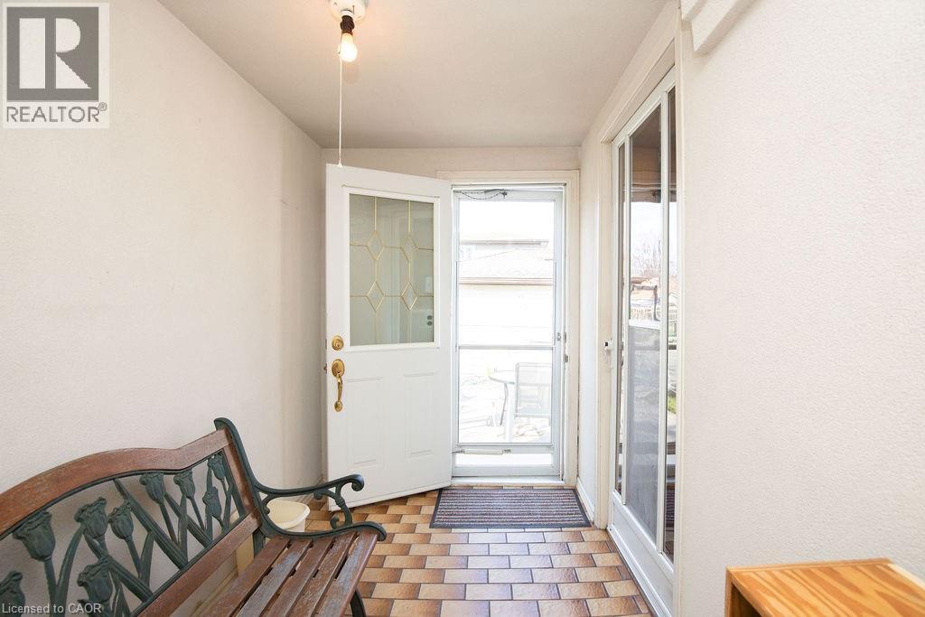 91 Pearl Street N Property Photo 11