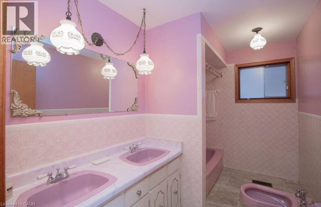 91 Pearl Street N Property Photo 21