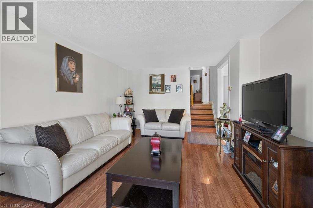 411 Queen Victoria Drive Property Photo 8